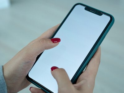  Коллекторы поплатились почти миллионом за переписку в WhatsApp 
