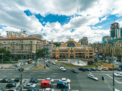 Больше не придется спускаться в Метро-град — в Киеве на Бессарабской площади обустроят шесть новых наземных переходов