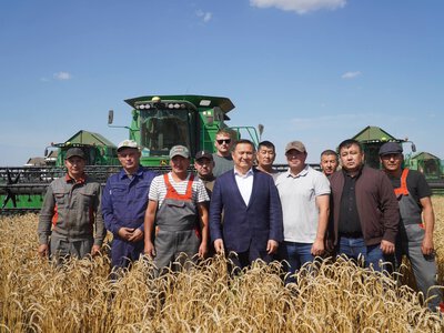 Марат Ахметжанов ознакомился с ходом уборочной кампании в Зерендинском районе