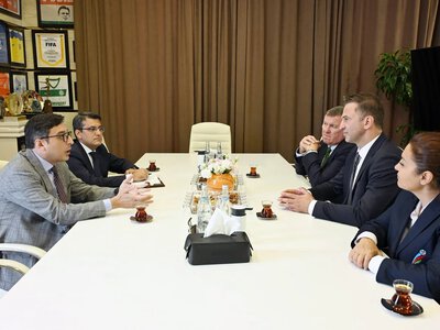 Nazir onlarla əməkdaşlığın perspektivləri barədə fikir mübadiləsi apardı