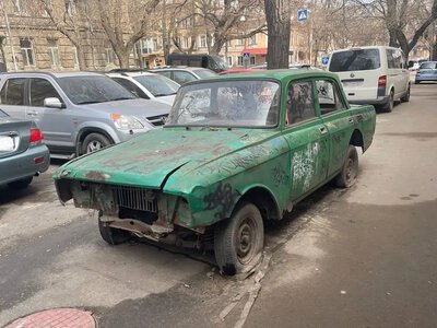 Брошенные авто в Одессе начнут убирать с улиц: на очереди первые 10 машин