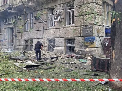 Одесса почти всю ночь и утро подвергалась атакам: повреждены инфраструктура, учебное заведение и многоэтажка