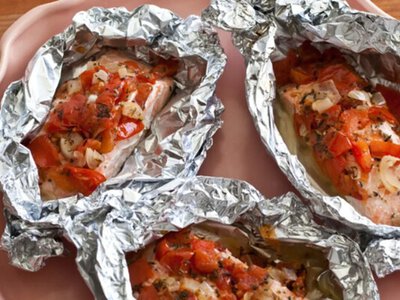 Как правильно запекать в фольге, чтобы мясо, овощи и рыба оставались сочными