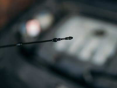 Моторне мастило, антифриз, гальмівна й омивач: які рідини варто перевіряти в автомобілі