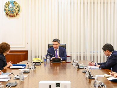  Бектенов поручил пересмотреть финансирование частных школ и клиник 