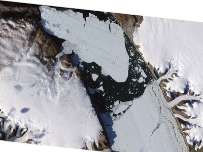 Від Гренландії відколовся крижаний острів розміром із Манхеттен