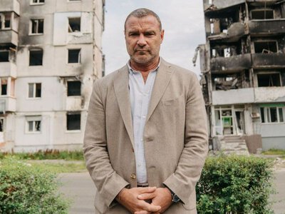 Голливудский актер Лиев Шрайбер встретился с тяжелобольными детьми в Украине: трогательное видео