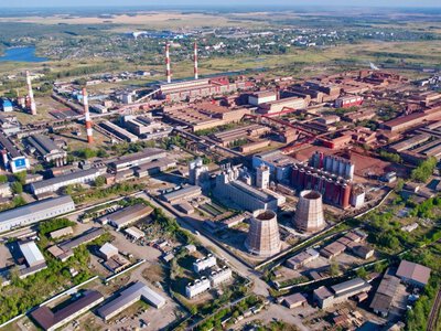 Российский олигарх Дерипаска останавливает четыре завода в России из-за убытков