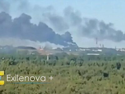 Зеленский сообщил об ударах по НПЗ и ракетоносцу Ту-95МС в России (видео)