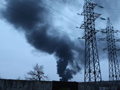 Россияне наносят атаки по Киевской области уже вторую сутки подряд: под атакой находятся дома и склады