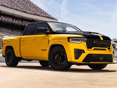 Перший Ram Rumble Bee SRT на 900+ сил продадуть разом із легендарним Viper-пікапом