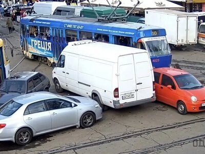 В Одессе хотят взыскивать ущерб с водителей, из-за которых встают трамваи