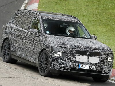 BMW X7 отримає майже 600 сил, але все одно поступиться Cadillac Escalade-V