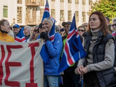  Исландцы проголосовали против возобновления переговоров о вступлении в ЕС 