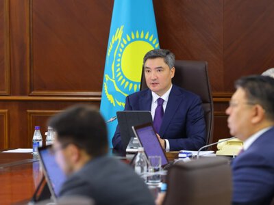  Курултай одобрил кандидатуру Олжаса Бектенова на пост Премьер-министра 