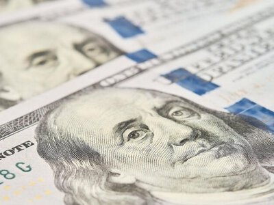 Валютный рынок будет находиться под давлением: что будет с курсом доллара и евро в сентябре