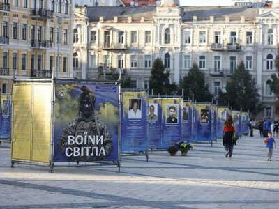 Лица отдавших жизнь за Украину: в центре Киева открыли особую экспозицию
