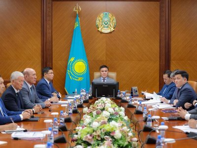 АППАРАТ ОТЫРЫСЫ: ӨЗЕКТІ МӘСЕЛЕЛЕР ҚАРАЛДЫ