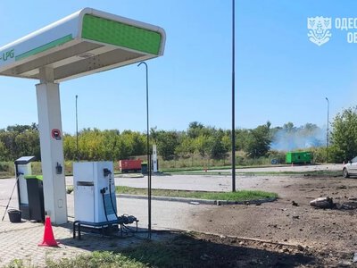 Удар РФ повредил АЗС на Одесчине: загорелась газовая колонка