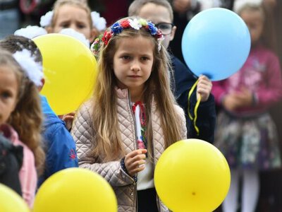 Новый учебный год в Украине начнут 3 млн школьников, из них около 240 тыс. первоклассников