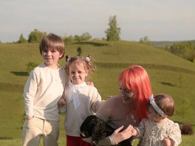 Эвакуировали троих детей из Киевщины: певица Тарабарова вывезла семью из-под обстрелов, - ФОТО