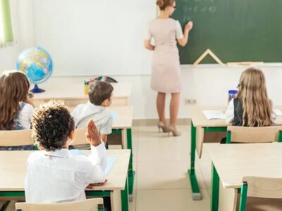 С 1 сентября зарплаты педагогов вырастут еще на 20%: как изменится система оплаты труда