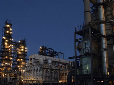 Один из крупнейших НПЗ России остановил 73% мощностей после атаки дронов
