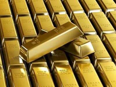 Золото подешевело более чем на 3,5% за 2 сессии, рынок оценивает вероятность повышения ставки ФРС более чем в 60%