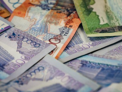  Тенге вошел в пятерку самых укрепившихся к доллару валют в августе 