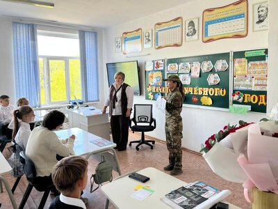 В День знаний спасатели ВКО напомнили школьникам о безопасности
