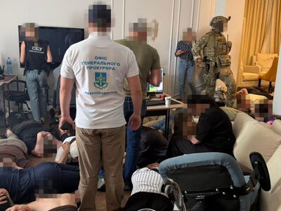 До 1 миллиона долларов в месяц: СБУ раскрыла сеть криптовалютных мошенников в Киеве