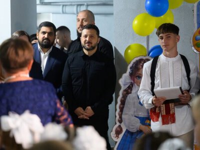 Зеленский пообщался с учениками в одной из школ Киевской области и поздравил их с началом нового учебного года