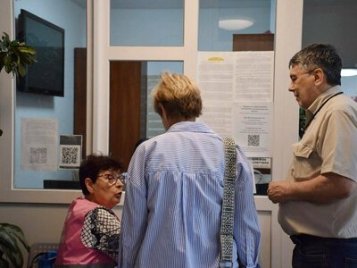 Дом изуродовал после атаки: в Киеве открыли штаб, куда обращаться пострадавшим