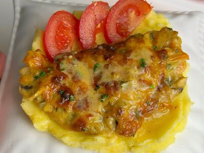 Вкуснее, чем в ресторане: нежное куриное филе в сливочно-грибной шубке за 20 минут
