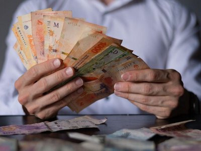 В Иране заговорили об экономическом крахе: валюта уже установила антирекорд