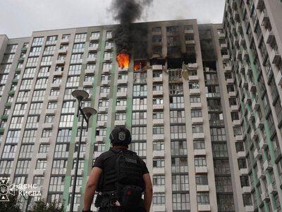 Ночной обстрел Киева: патрульные показали видео первых минут спасения людей