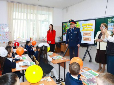 В День знаний начальник ДП Астаны поздравил школьников с началом учебного года
