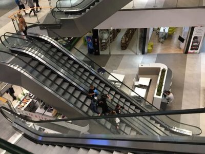 Тревоги «съедают» рабочее время киевских ТРЦ: в августе ситуация резко ухудшилась