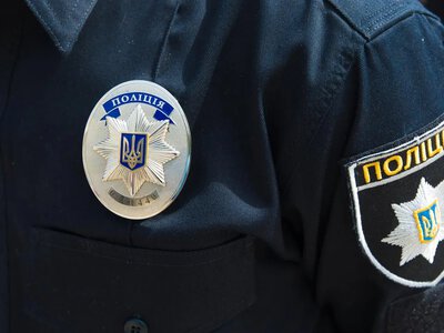 Лёг на асфальт прямо под колёса — в Днепропетровской области полицейский автомобиль наехал на мужчину, его госпитализировали