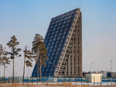 Росія накрила сітками стратегічну РЛС «Воронеж-ДМ» у Калінінградській області
