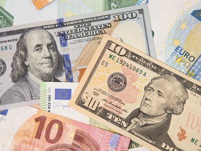 НБУ снизил официальный курс доллара до 44,46 гривны