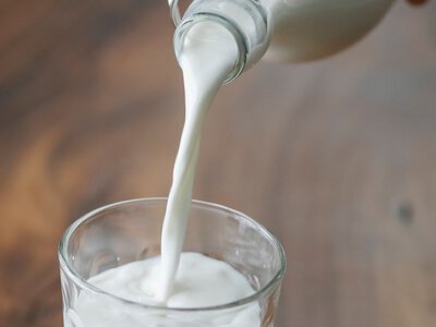 Не всі «корисні» молочні продукти однакові: що приховує етикетка