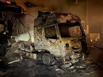 Оккупанты нанесли удар по складам в Киевской области: спасатели ликвидировали пожары, находясь под повторными атаками