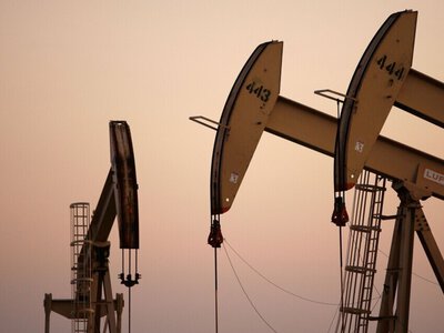  Цены на нефть продолжают расти на фоне новых ударов США и Ирана 