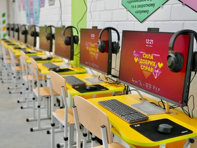 Betking Foundation и Павел Журило оборудовали современный компьютерный класс в подземной школе Харькова