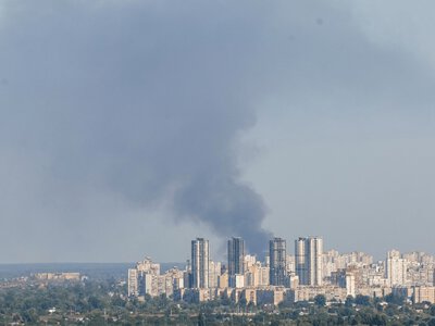 БПЛА попал в жилой дом в Киеве: возник пожар