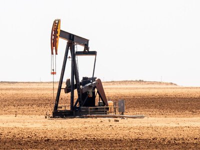 Цены на нефть стремительно растут на фоне новой эскалации на Ближнем Востоке