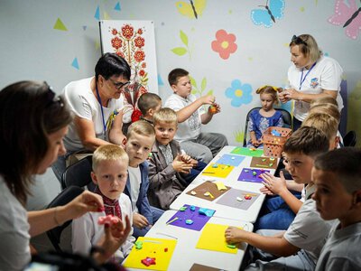 Разрушенную врагом школу восстановили: в Киевской области дети вернулись к родным стенам