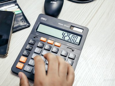  304 млн тенге взыскали с жителя Астаны за схему с фиктивными счетами-фактурами 