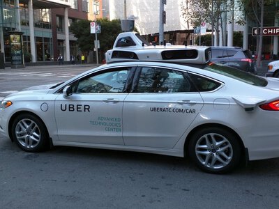 Uber сокращает 3300 работников: компания меняет структуру и делает ставку на роботокси